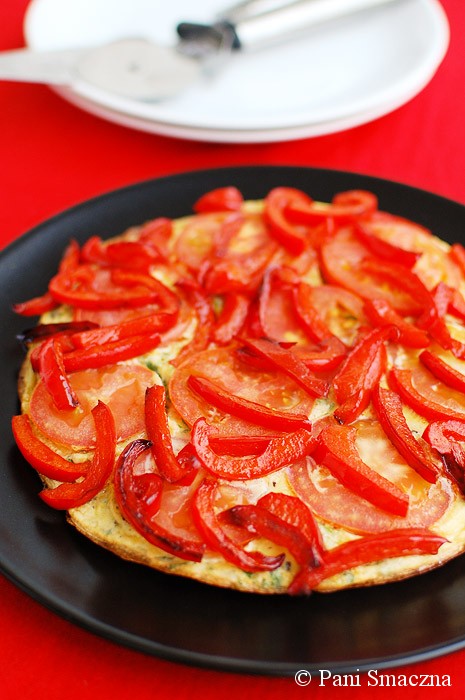 Frittata z pomidorami i czerwoną papryką