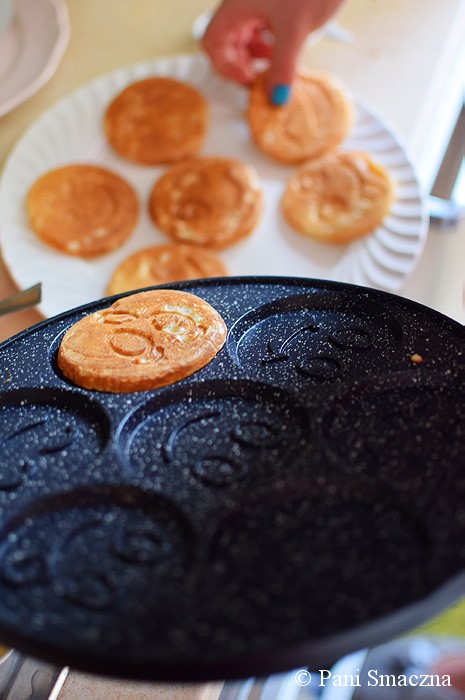 Drożdżowe maślankowe pancakes